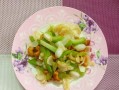 腰果西芹的健康美食之旅（探寻腰果西芹的鲜美滋味与健康价值）
