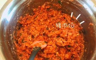 轻松学会制作猪肉酸菜水饺，做一份美味的早餐，喜欢的人可以试试哦！