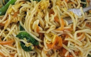 健康美味的蔬菜炒面（以蔬菜为主打，综合口感丰富，提供全面营养）