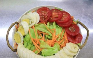 做一份健康美味的酸奶香蕉沙拉（以香甜的香蕉和健康的酸奶，制作一道简单易学的沙拉）