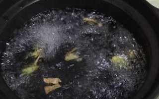 香气扑鼻的以夜来香肉丝汤（一份美味滋补的家常汤菜）