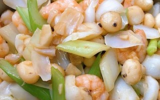 以西芹炒虾仁，味蕾的极致享受！（做法详解，让你在家也能吃到餐厅级的美食！）