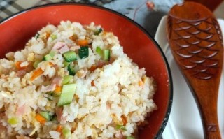 学会做出美味的以什锦炒杂米饭（用新鲜食材做出一份营养丰富的主食）