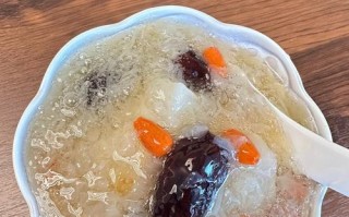 秋日暖胃必备，雪梨银耳红枣羹的制作方法（健康食材助消化，一口喝下舒心满意）