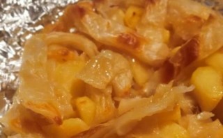 手抓饼苹果派，美味又简单！（教你轻松制作美味的手抓饼苹果派！）