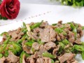 柚子皮炒肉末，香味四溢（以柚子皮为调料，精致的味觉享受）