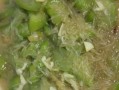 一道清爽可口的丝瓜炒粉丝（学会这道家常菜，让你在夏日里爽口解暑）