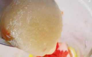 酸甜可口的以西柚柠檬蜂蜜，简单做法轻松上手！（打造清爽健康的夏日饮品）