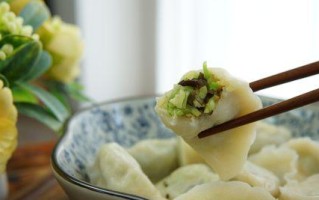 美味做法分享——以西葫芦鸡蛋馅饺子（家庭厨艺必备，口感细腻，营养丰富）