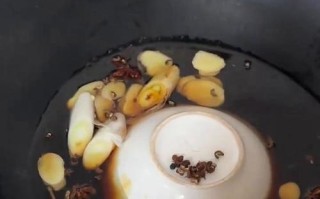 香辣小河蟹的制作方法（如何做出口感鲜美的小河蟹？）