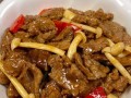 彩椒墨鱼仔的美味做法（丰富口感，简单易学的家庭美食）