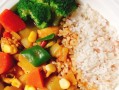 家庭美食，沙锅煲土豆块咖喱鸡汤（健康美味，简单易做，土豆咖喱煲鸡汤佳肴）