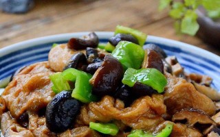 鲜香可口的香菇面筋制作方法（健康美味的素食佳肴，味道好、口感佳）
