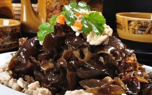 桃仁木耳——营养美食（以桃仁和木耳为主材料的健康佳肴）