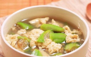 丝瓜烧栗子，清香可口的秋日美食（秋日佳肴，营养又美味；如何做出口感鲜美的丝瓜烧栗子）
