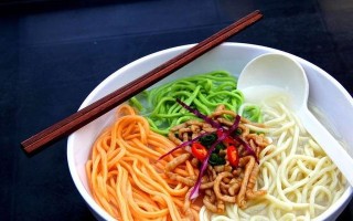 鸭汤煨面，口感丝滑（鸭汤煨面的制作方法及口感特点，鸭汤）
