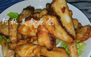 炸草鱼的制作方法（南方美食中的珍品，如何制作最美味的炸草鱼？）