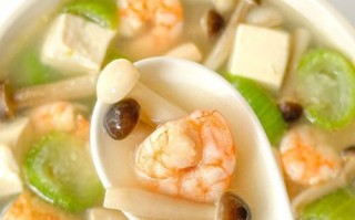 一碗暖心满满的生汆丸子三鲜汤（传统美食，老少皆宜/家常味道，营养丰富/无需等待，简单易做）