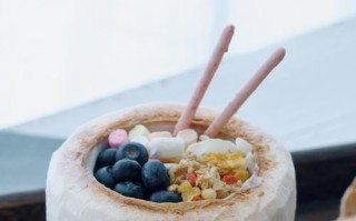 椰香浓郁的椰奶冻，美味清凉的夏日甜品（椰奶冻的制作方法及口感介绍）