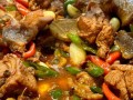 美味土豆肉窝窝的制作方法（健康美食分享，营养丰富的家常菜）