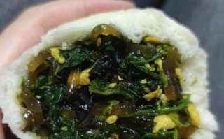 健康美味，素馅菠菜包子的制作方法（以香糯的包子皮包裹着新鲜的菠菜，为你带来一份营养与美味。）