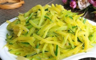 爆炒南瓜丝的做法（简单易学，口感绝佳，营养丰富）