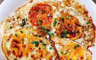 如何制作美味的洋葱圈煎蛋（掌握煎蛋技巧，让洋葱更美味）