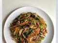 美味营养的菠菜炒粉条（用新鲜的菠菜让粉条更加美味健康）