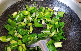 青蒜萝卜炒豆干的做法（健康美味，轻松烹饪）
