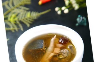 轻松做出天麻炖鸡，营养美味又滋补（传统滋补汤品天麻炖鸡的制作方法和注意事项）