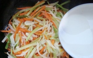 家常美食之素三丝（清爽美味，口感丰富）