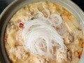 酸菜炖细粉，爽口美味的冬季美食（咸鲜味浓郁，营养丰富的家常料理）
