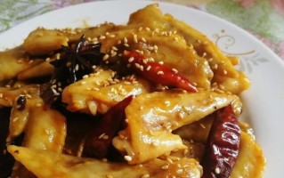 如何制作美味的香辣翅？（从选材到烹饪，教你一步步制作香辣翅！）