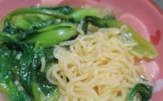 彩色蔬菜面条，健康美味无负担（以时蔬佐面，营养均衡更健康）