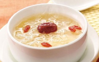 银耳薏米水——营养美容的健康饮品（一杯养生水，美丽常伴；五分钟搞定，健康生活从此开始！）