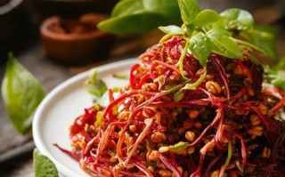 香椿芽拌黄鲫子鱼的做法（清新健康的春日美食）
