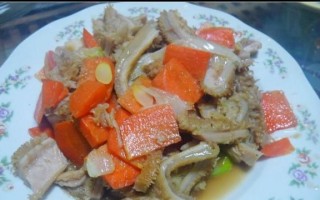 以香格里拉牛肚烹制美食（领略美食文化、传统手艺与美味佳肴）