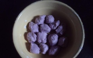 紫薯芝麻汤圆的做法（家庭简单制作，过年必备美食）