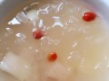 营养美味银耳雪梨莲子羹（健康甜品，滋润清热）