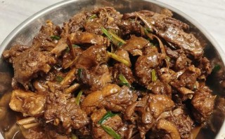 沙锅茨菇焖鹅的美食诱惑（蘑菇和鹅肉的绝妙组合，让你口感倍增）