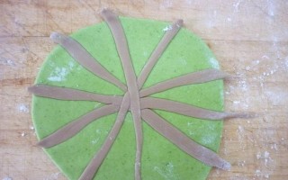 手工制作美味以西瓜包（DIY美食小达人，妙手制作清凉美食）