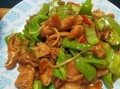 如何用香干溜出美味的肥肠（做法详解，轻松搞定溜香干肥肠，味道鲜美）