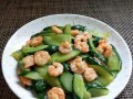 健康美味的腰果黄瓜虾仁（使用新鲜材料，轻松制作口感极佳的海鲜美食）