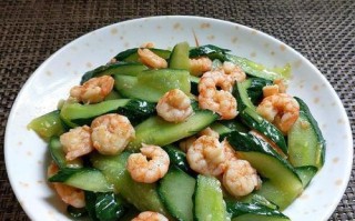 健康美味的腰果黄瓜虾仁（使用新鲜材料，轻松制作口感极佳的海鲜美食）