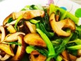 油菜酿香菇，美味佳肴不容错过！（以油菜为主料，搭配鲜美香菇，口感细腻，健康又营养！）