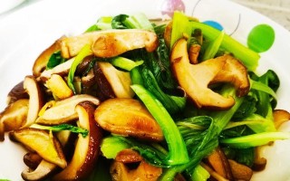 油菜酿香菇，美味佳肴不容错过！（以油菜为主料，搭配鲜美香菇，口感细腻，健康又营养！）