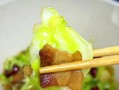 猪油渣炒卷心菜的做法（用猪油渣带来的浓郁口感，做出鲜美可口的卷心菜）