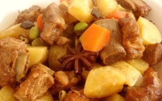 山药红烧排骨（营养丰富的家常美食）