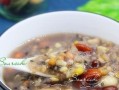 美味健康，咸味腊八粥（以黄豆、大米和腌肉为主要食材的营养粥汤）