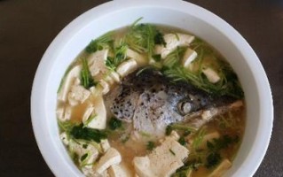 三纹鱼豆腐汤的制作方法（健康美味的家常汤菜）